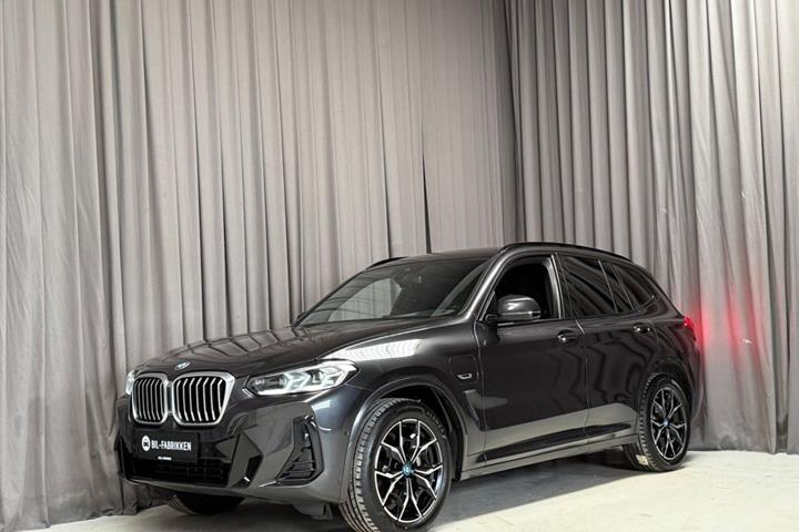 Grå BMW X3 fra 2022