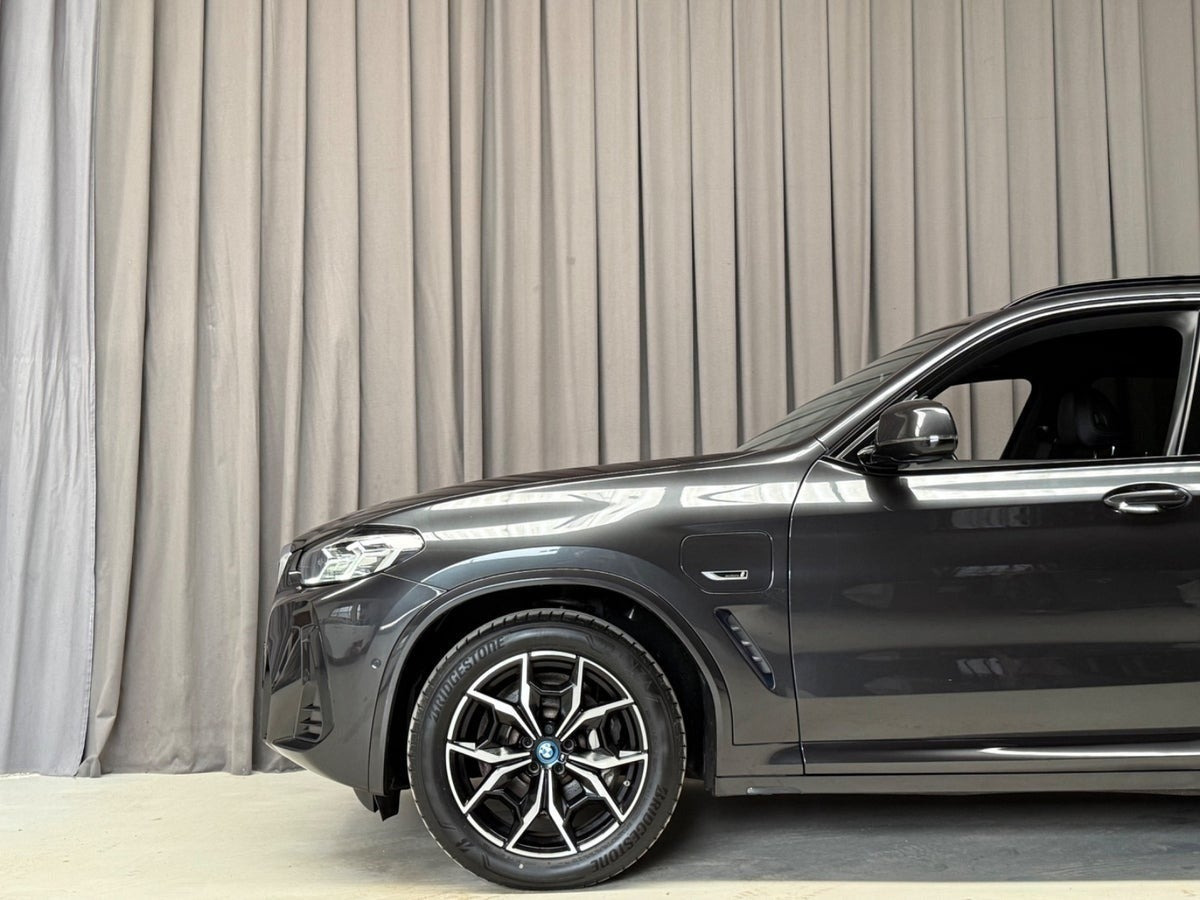 Grå BMW X3 fra 2022