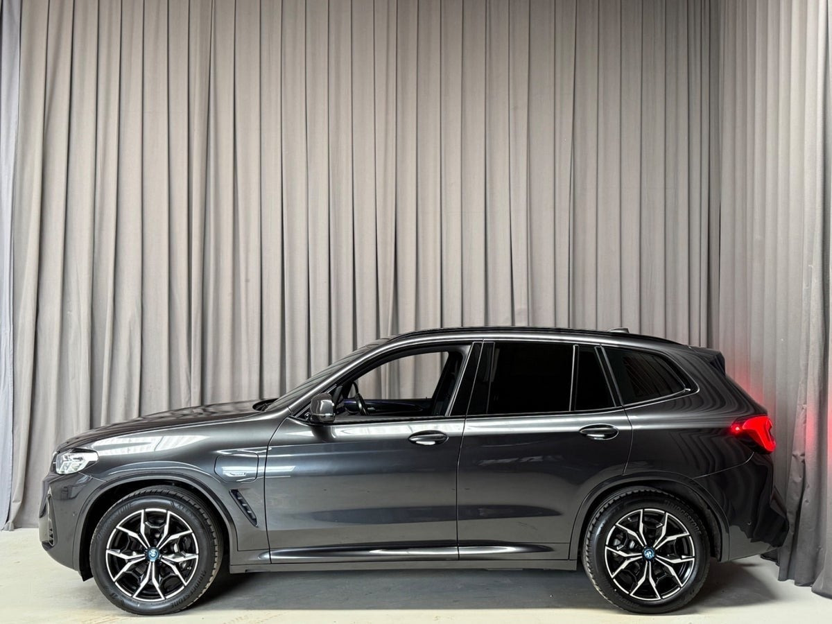 Grå BMW X3 fra 2022