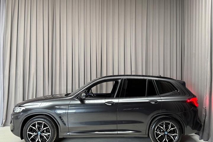 Grå BMW X3 fra 2022