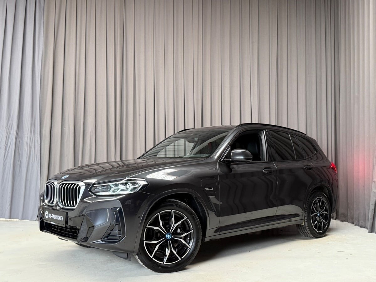 Grå BMW X3 fra 2022