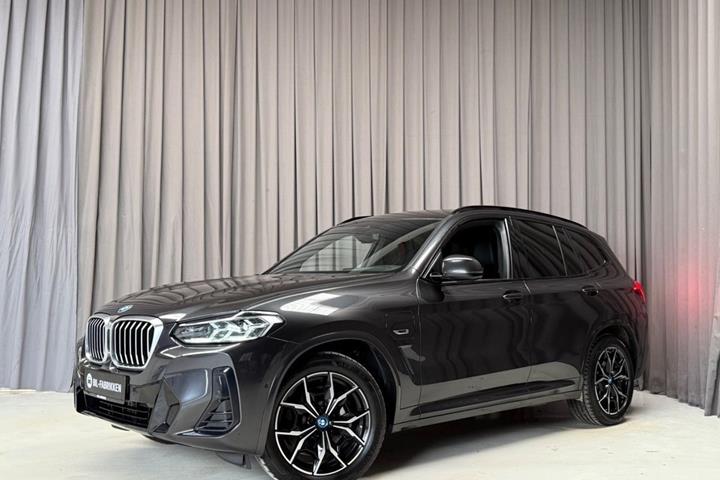 Grå BMW X3 fra 2022
