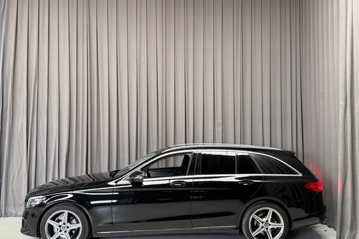 Sort Mercedes C200 fra 2018