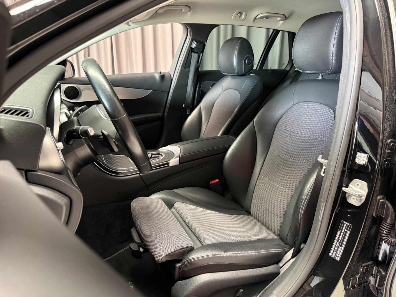 Sort Mercedes C200 fra 2018