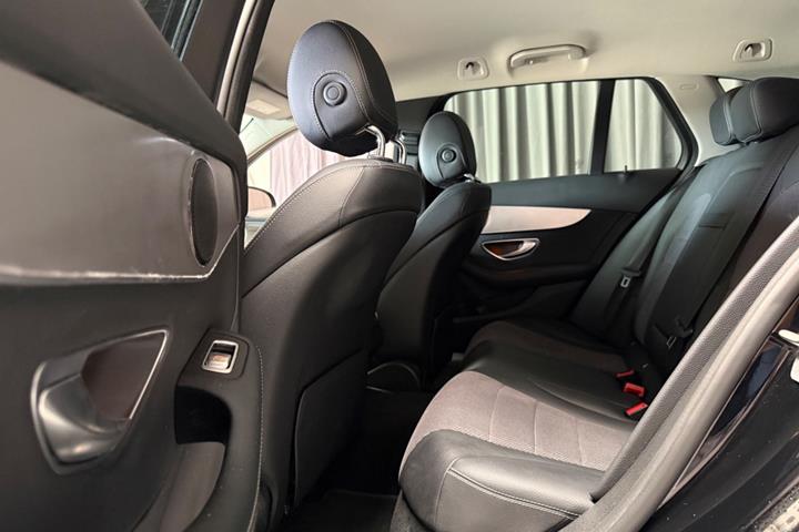 Sort Mercedes C200 fra 2018