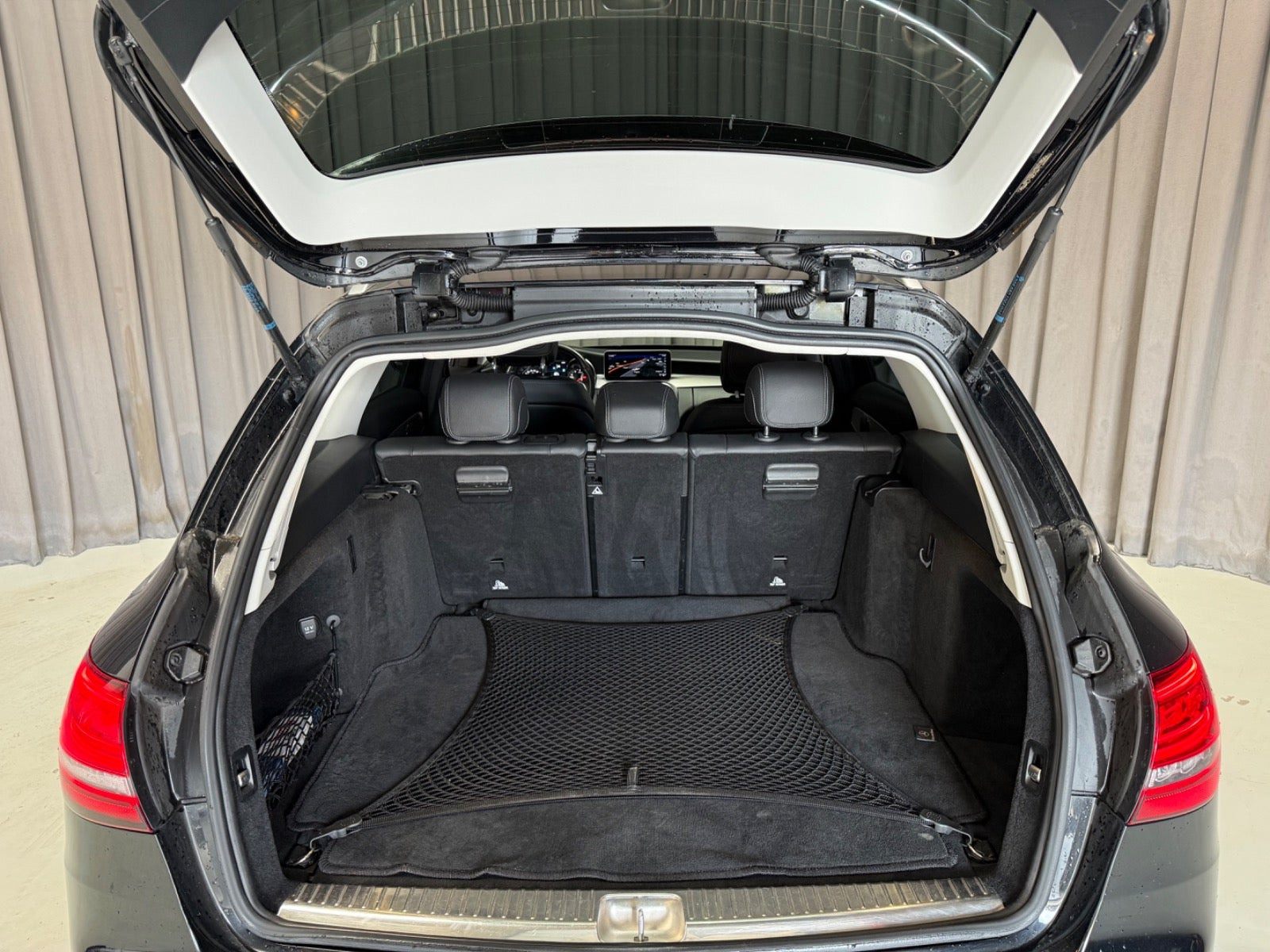 Sort Mercedes C200 fra 2018