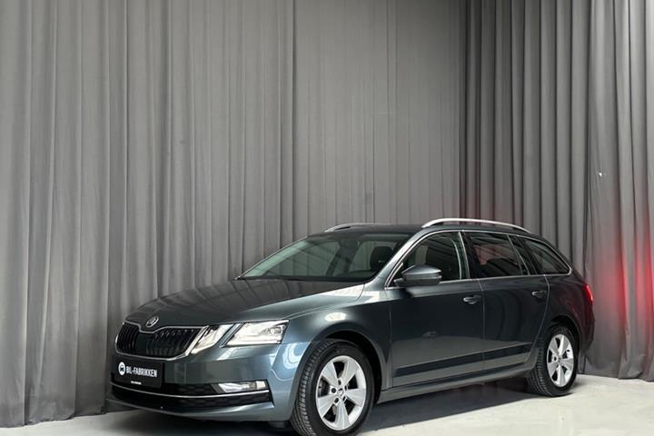 Grå Skoda Octavia fra 2018