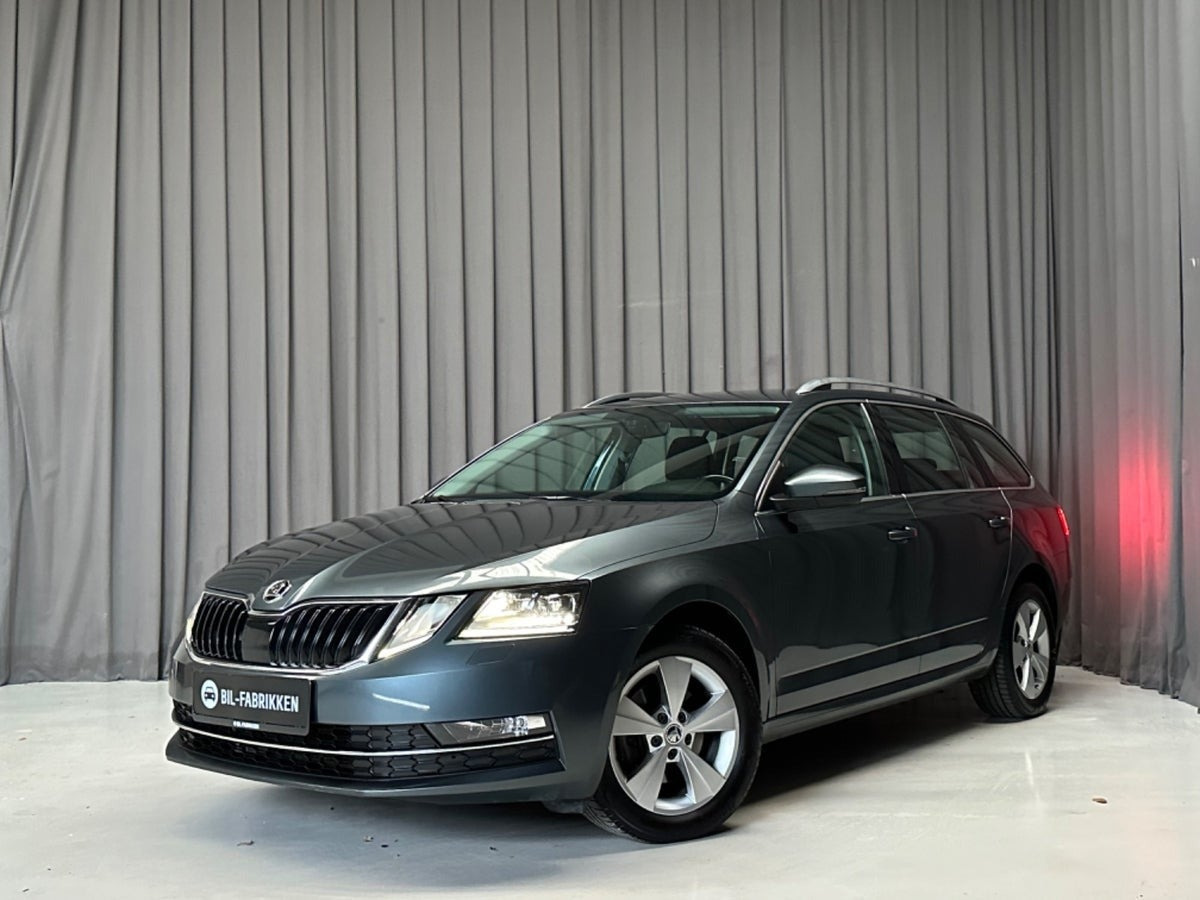 Grå Skoda Octavia fra 2018