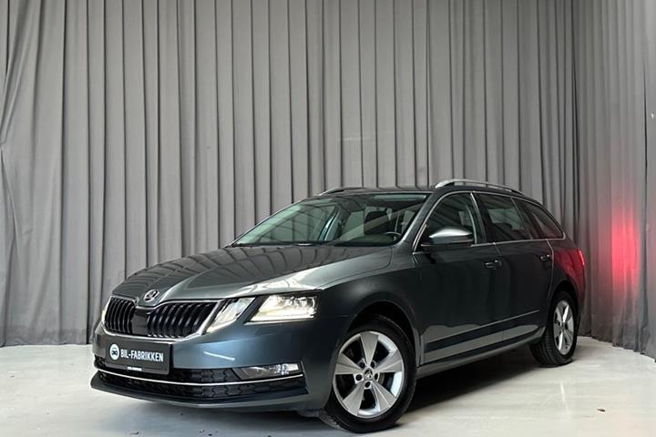 Grå Skoda Octavia fra 2018