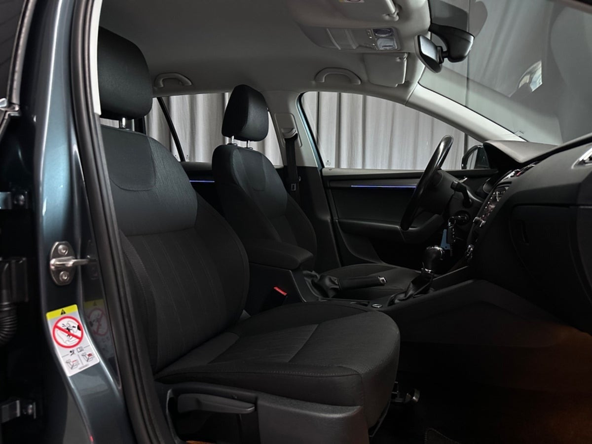 Grå Skoda Octavia fra 2018