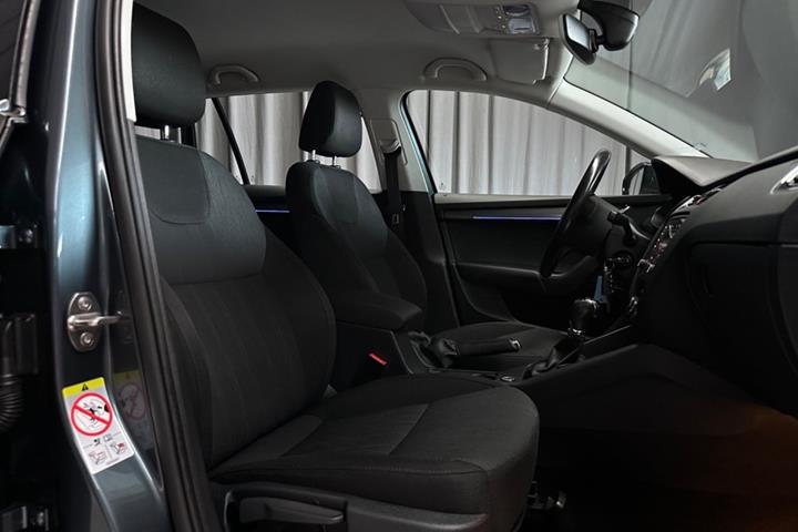 Grå Skoda Octavia fra 2018