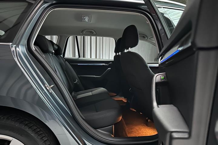 Grå Skoda Octavia fra 2018