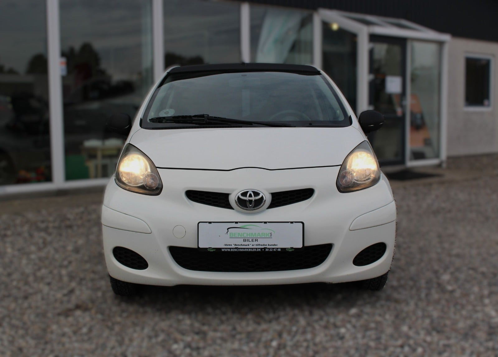Hvid Toyota Aygo fra 2011