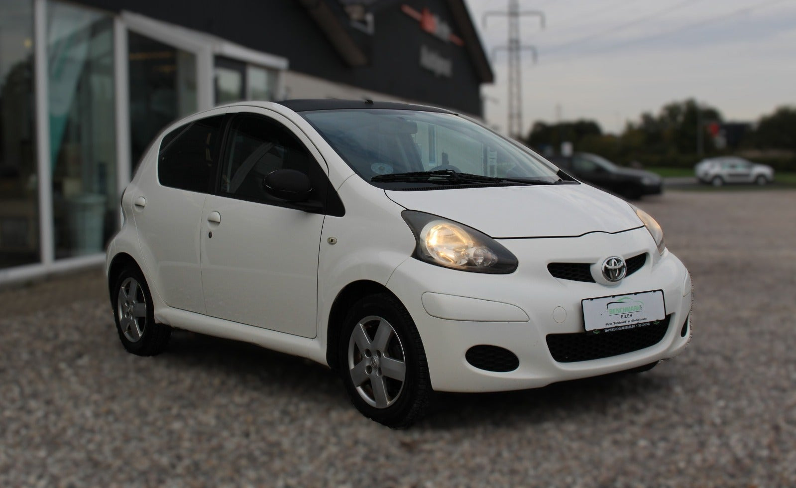 Hvid Toyota Aygo fra 2011