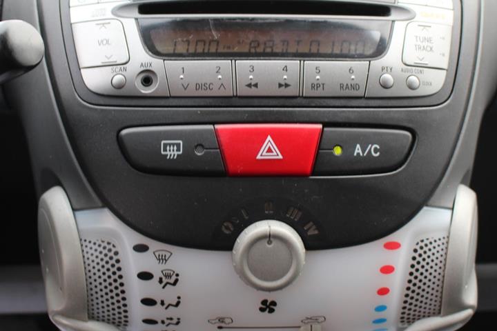 Hvid Toyota Aygo fra 2011