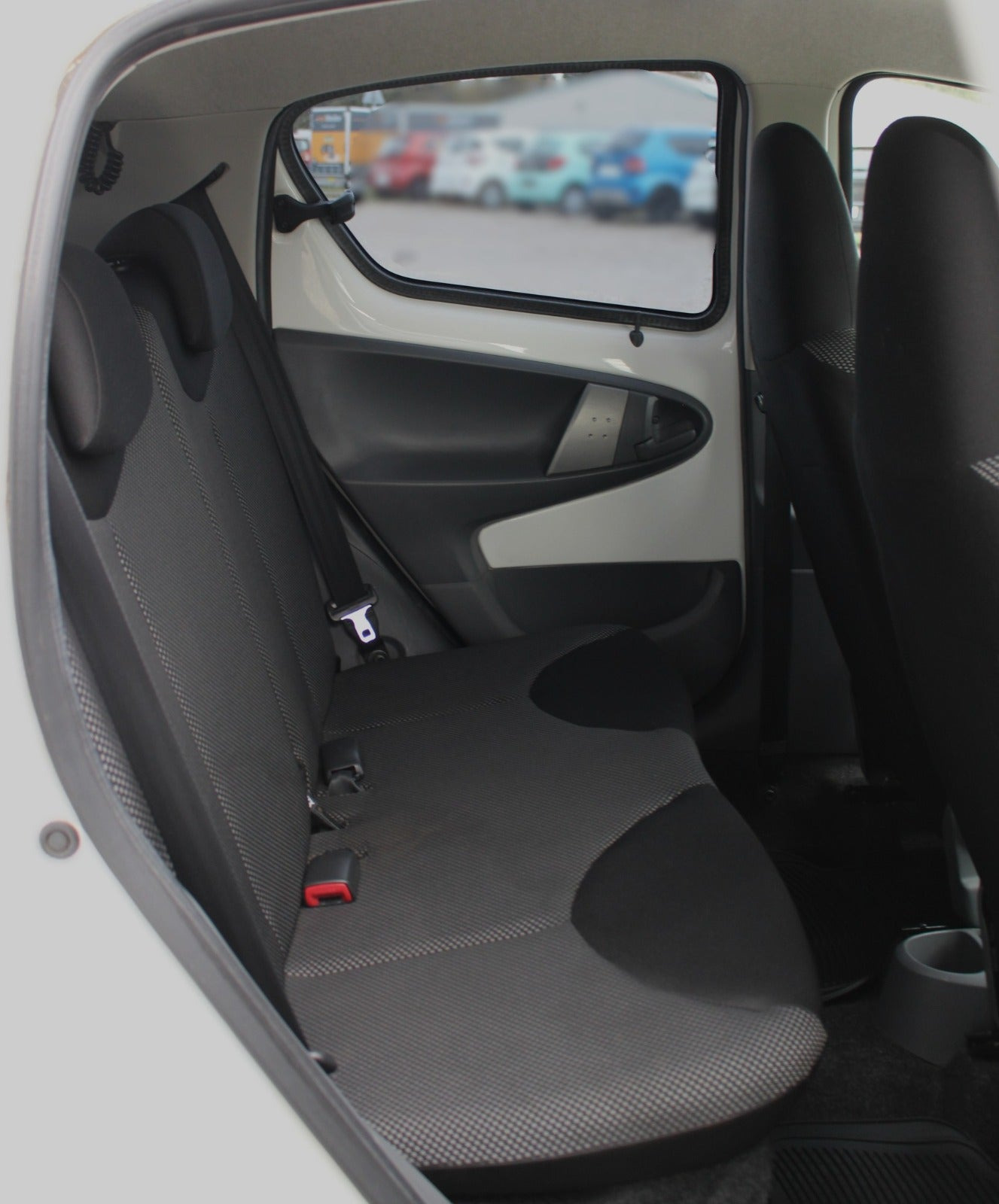 Hvid Toyota Aygo fra 2011
