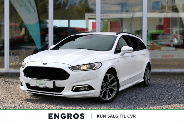 Hvid Ford Mondeo fra 2018 set udefra