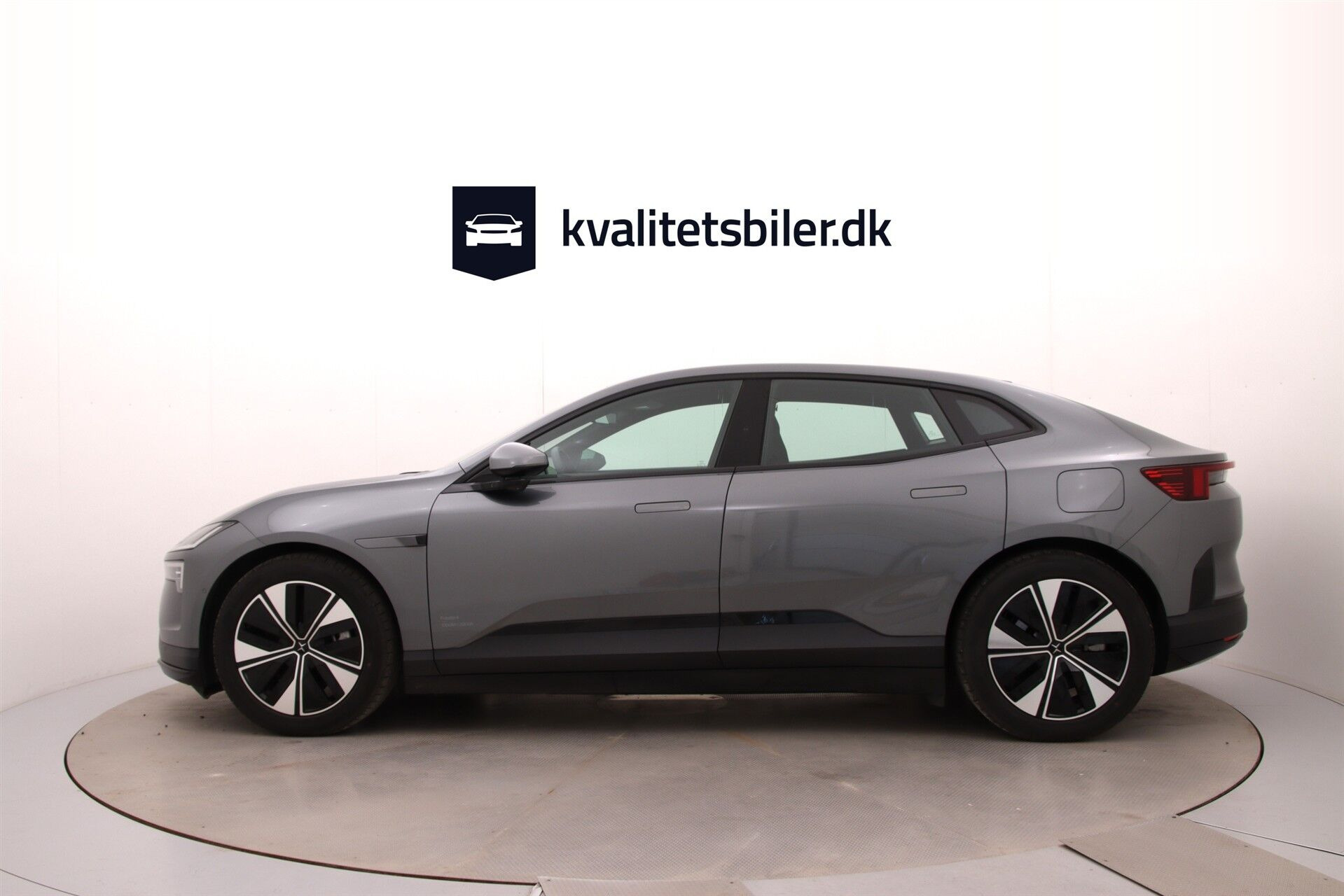 Grå Polestar 4 fra 2025