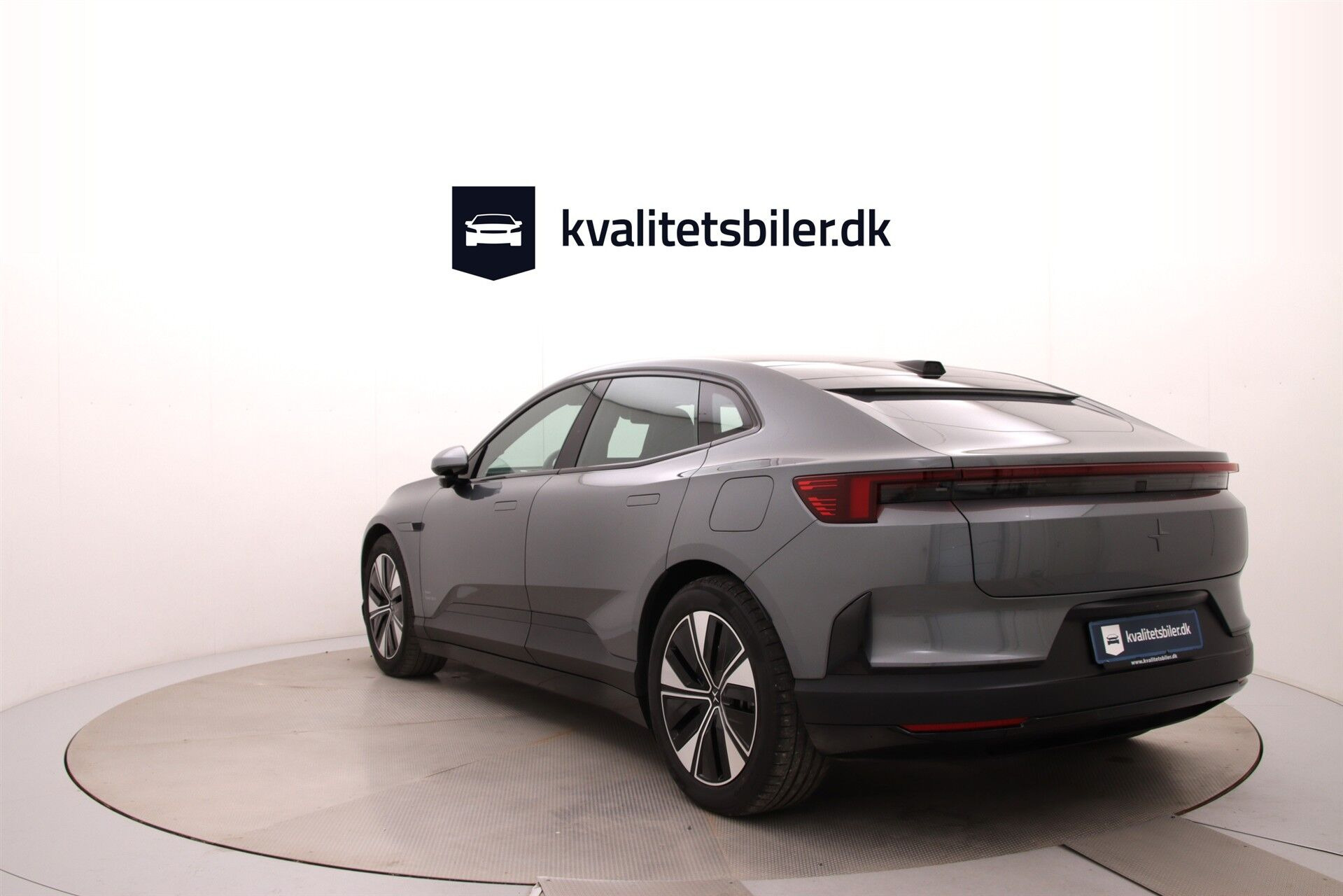 Grå Polestar 4 fra 2025