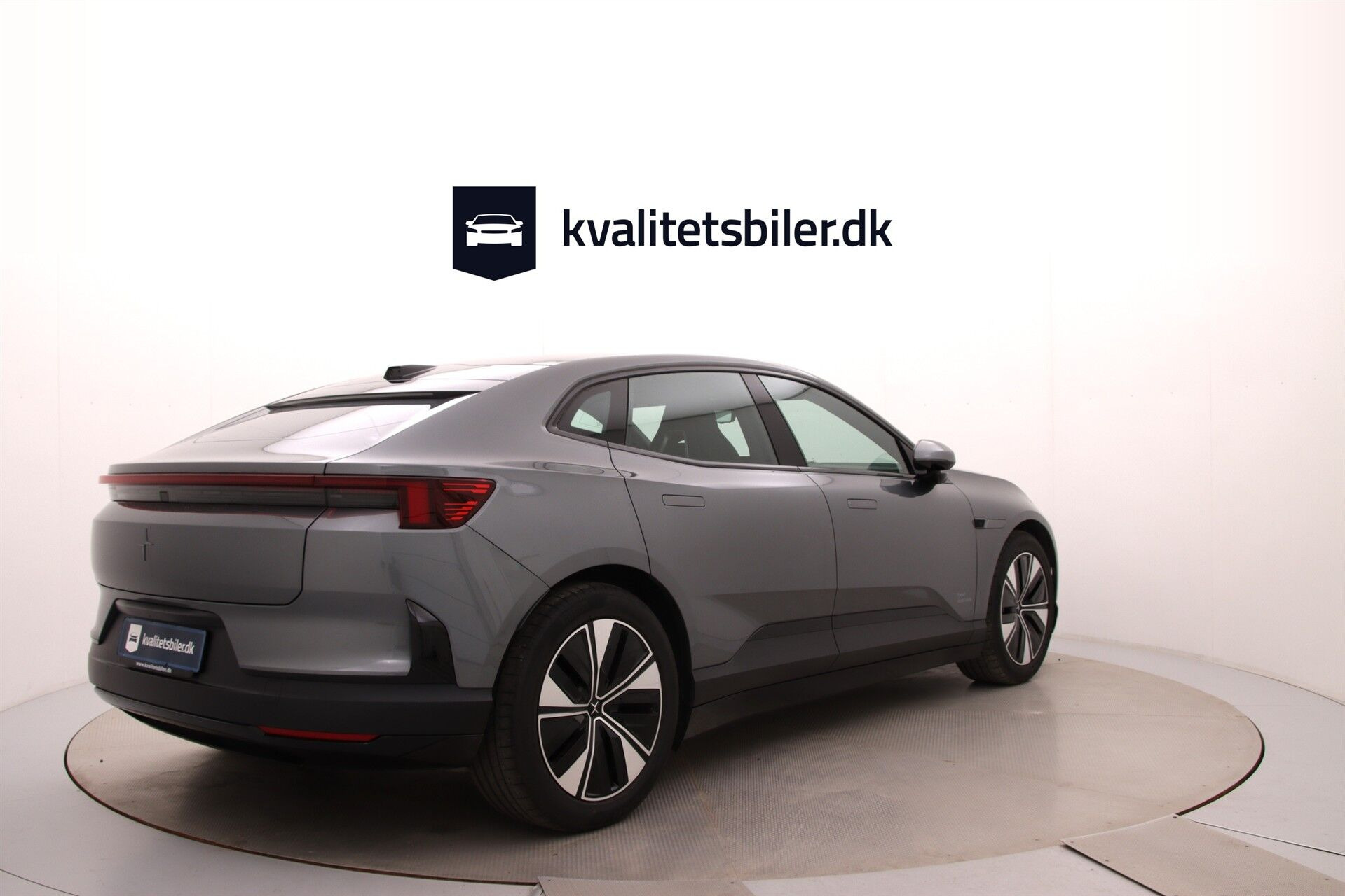 Grå Polestar 4 fra 2025