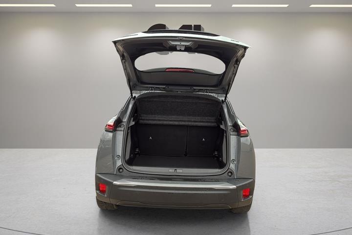 Grå Peugeot e-2008 fra 2024