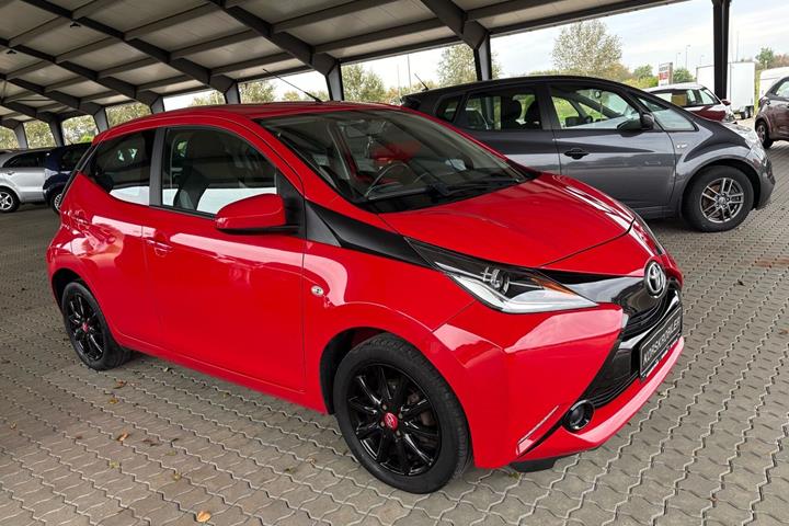 Rød Toyota Aygo fra 2016