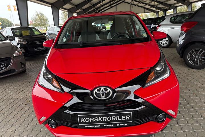 Rød Toyota Aygo fra 2016