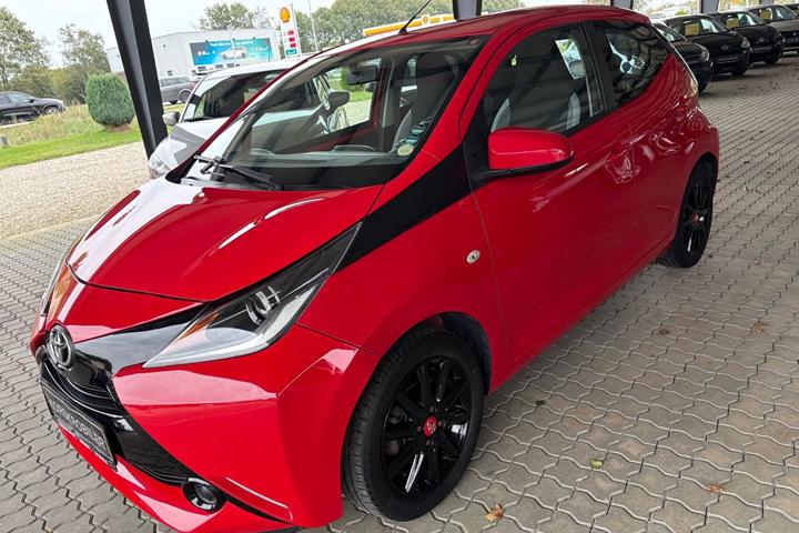 Rød Toyota Aygo fra 2016