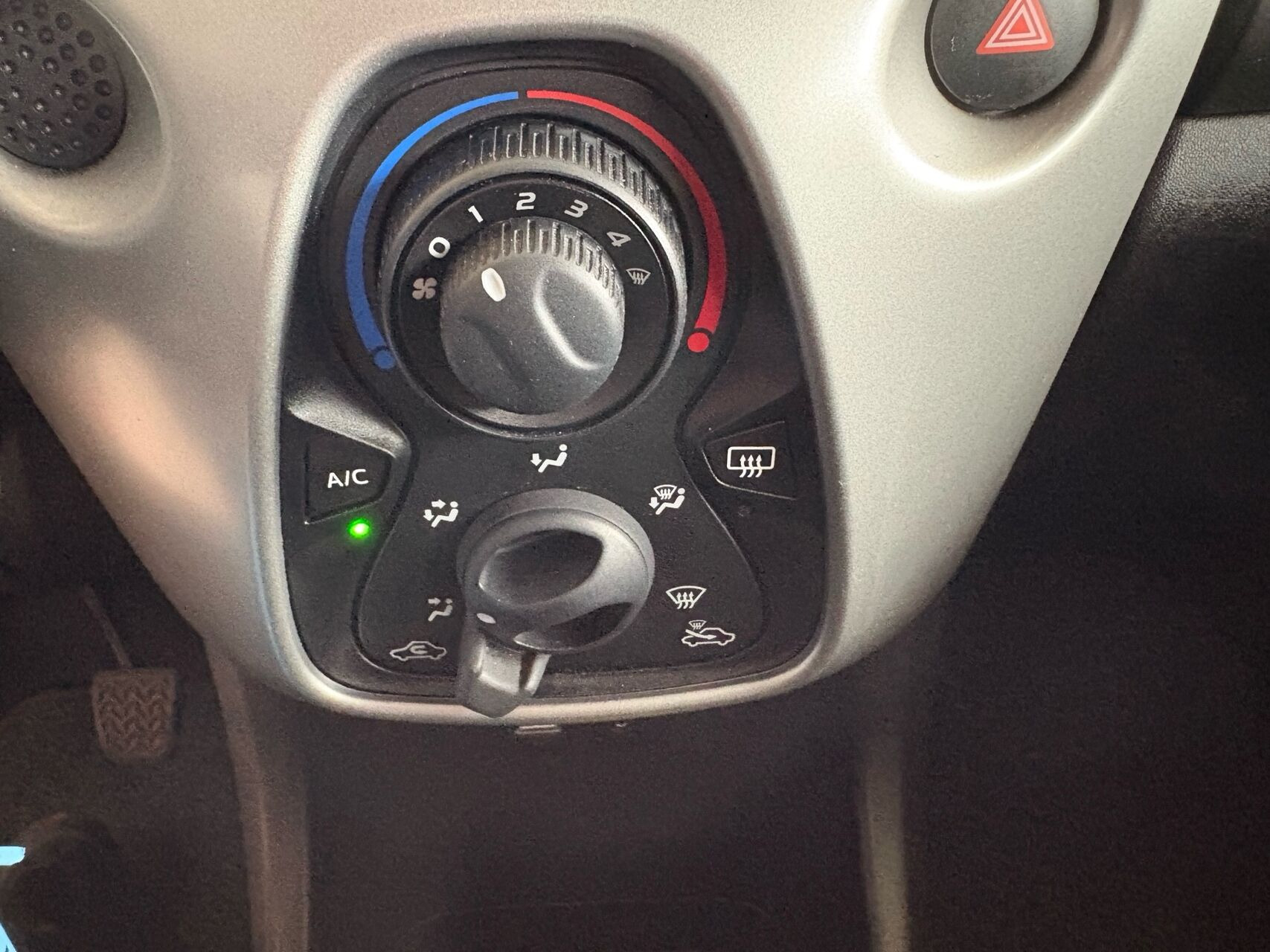 Rød Toyota Aygo fra 2016