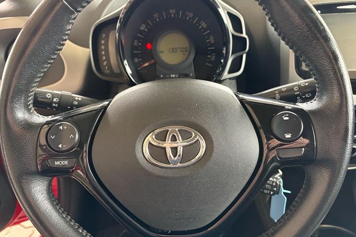 Rød Toyota Aygo fra 2016