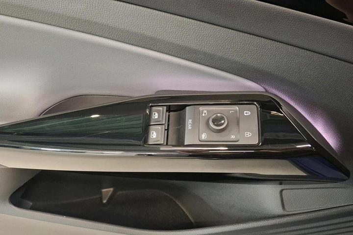 Blå VW ID.4 fra 2024