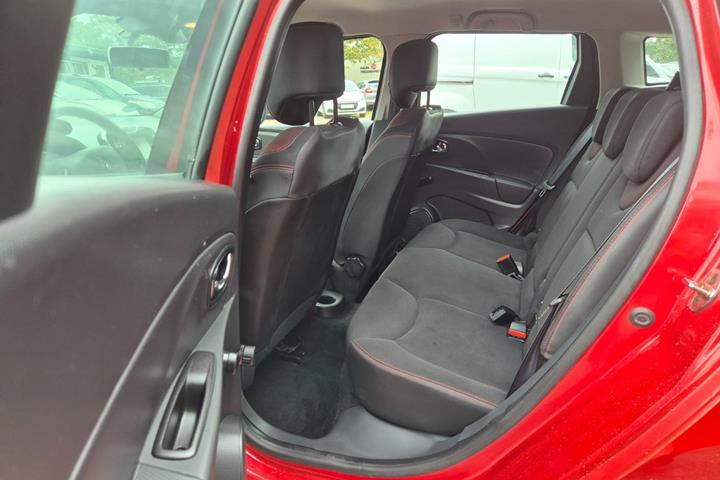 Grøn Renault Clio IV fra 2014