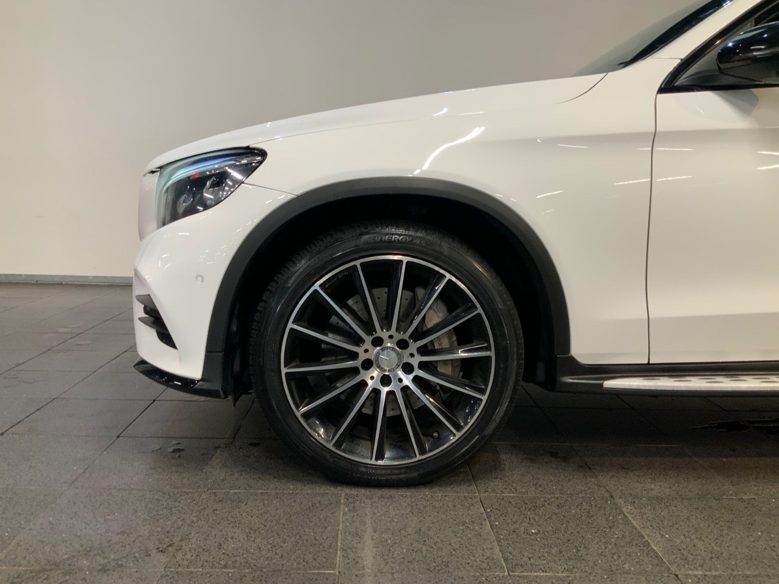 Hvid Mercedes GLC220 d fra 2017