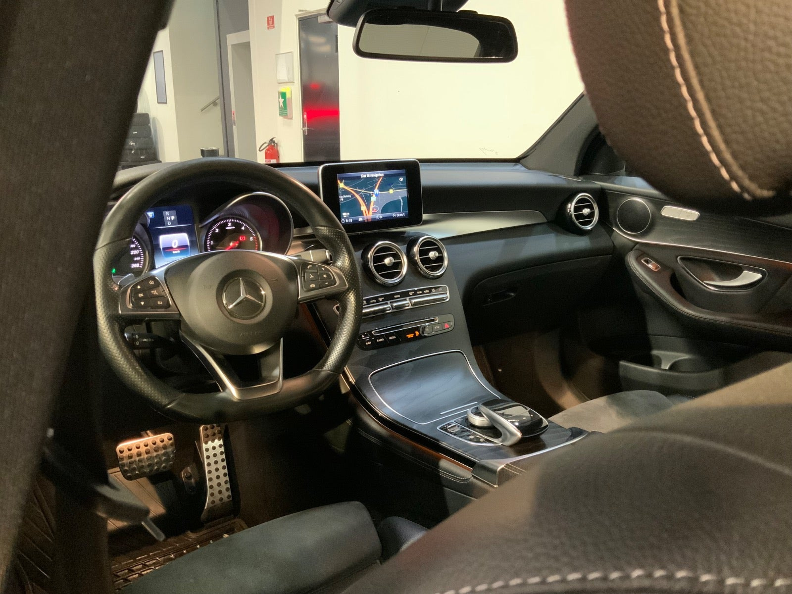 Hvid Mercedes GLC220 d fra 2017