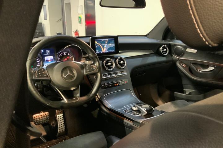 Hvid Mercedes GLC220 d fra 2017