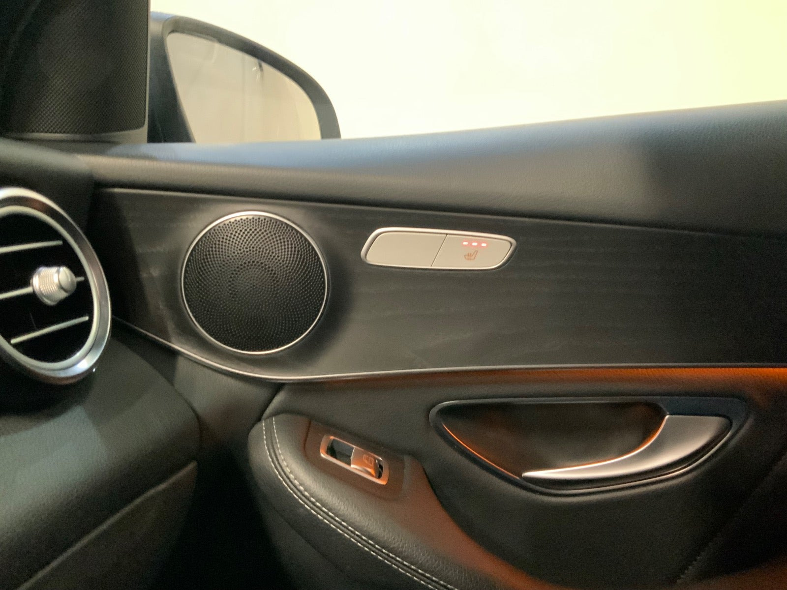 Hvid Mercedes GLC220 d fra 2017