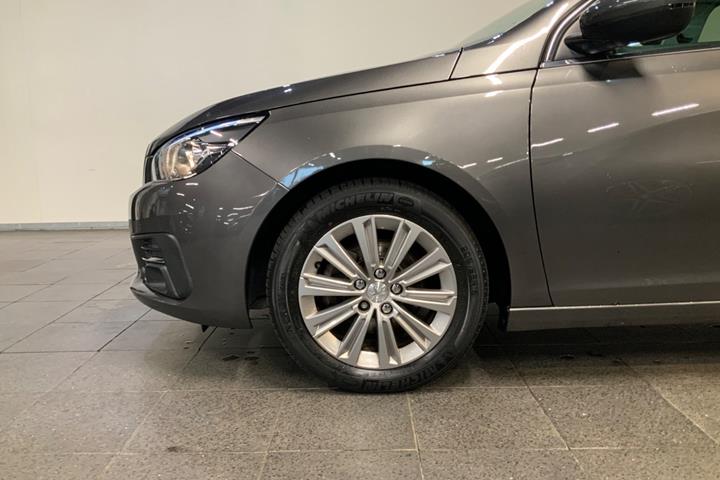 Grå Peugeot 308 fra 2018