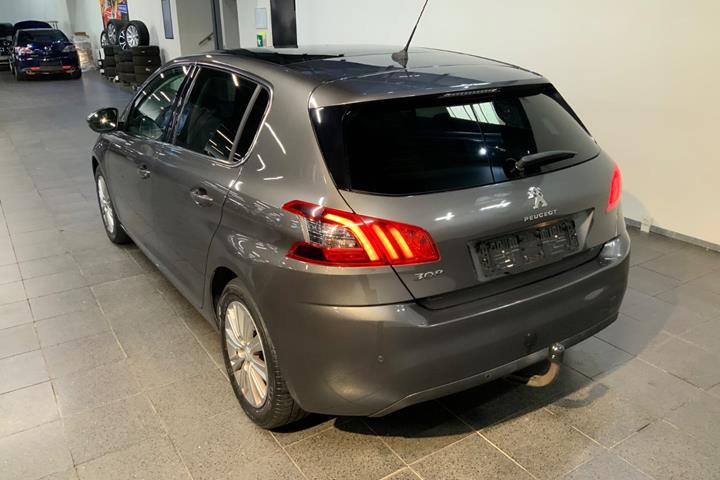 Grå Peugeot 308 fra 2018
