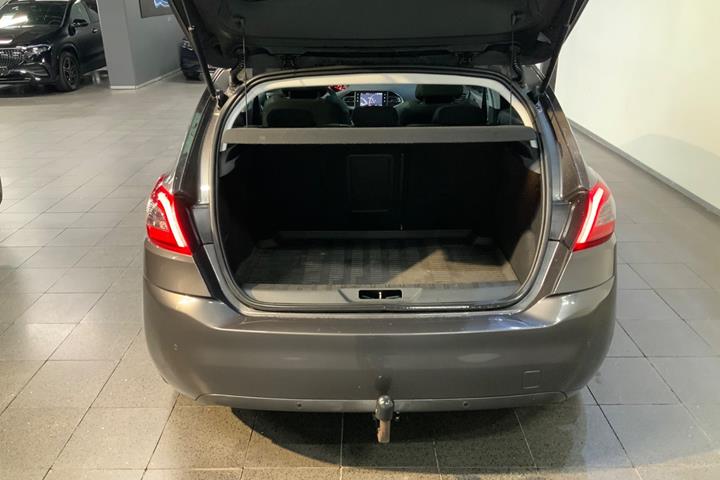 Grå Peugeot 308 fra 2018