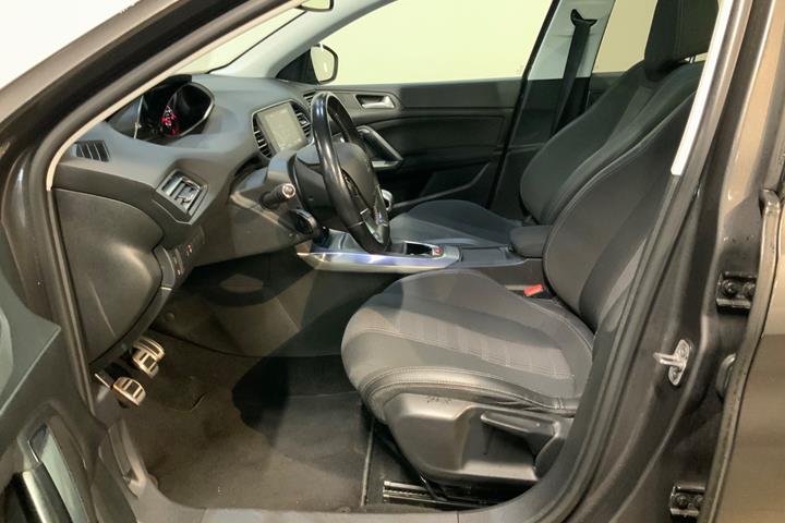 Grå Peugeot 308 fra 2018