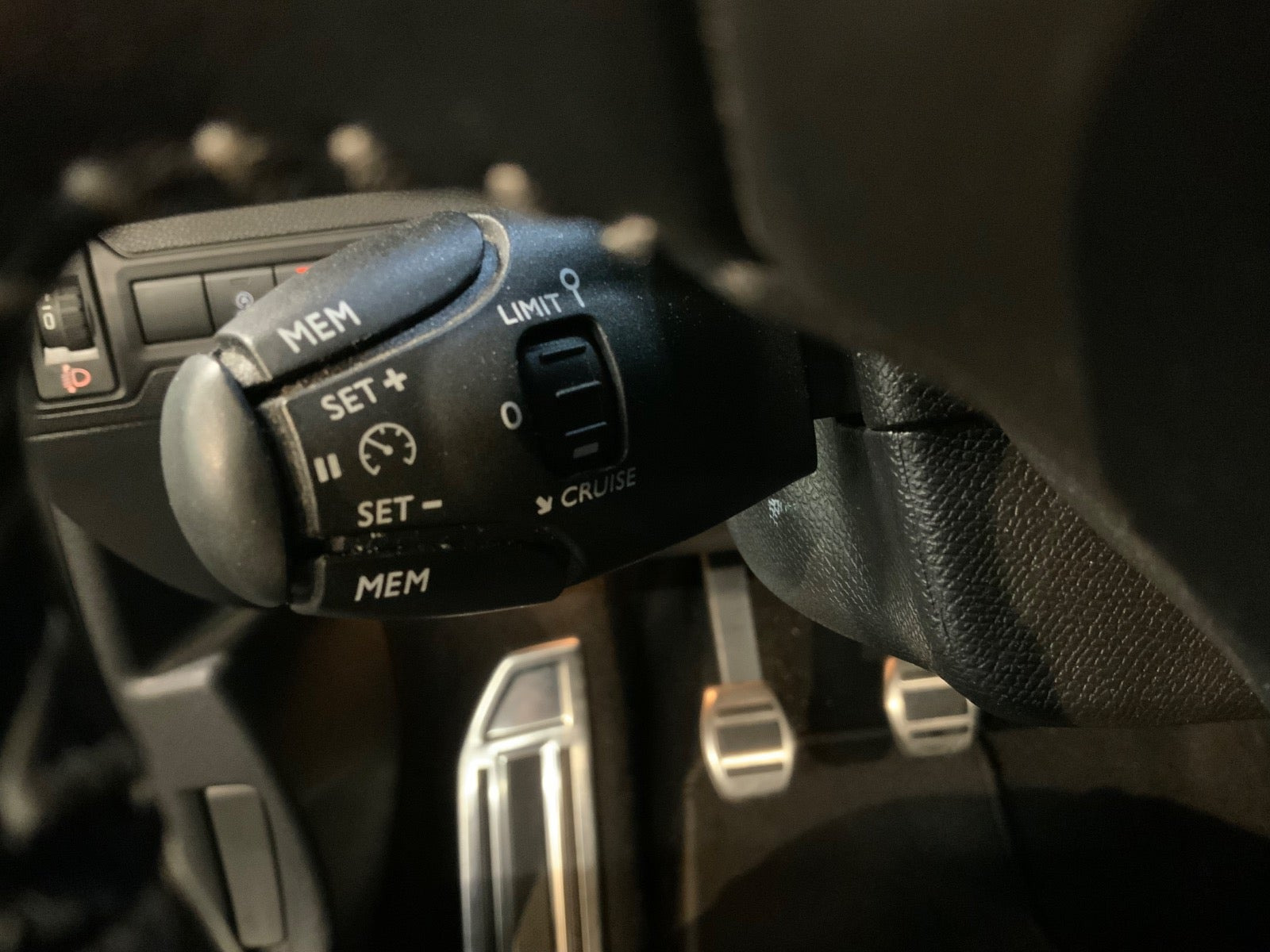 Grå Peugeot 308 fra 2018