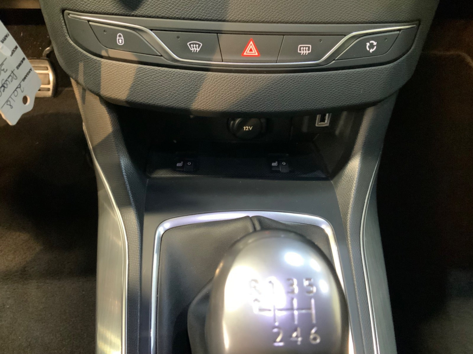 Grå Peugeot 308 fra 2018