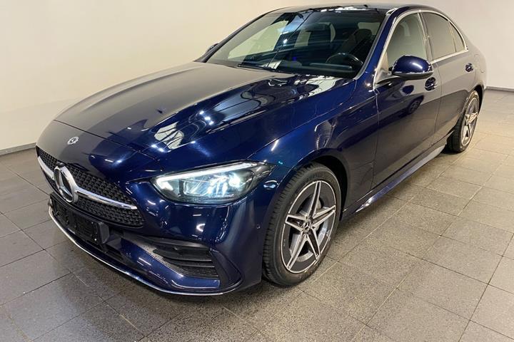 Blå Mercedes C300 e fra 2022