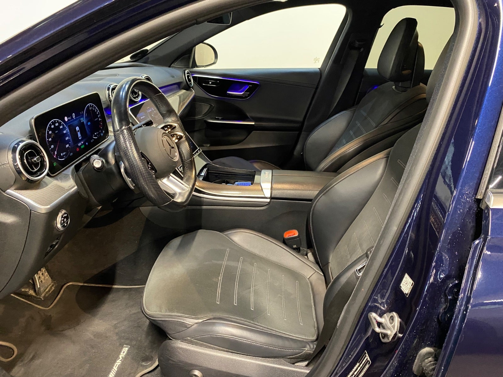 Blå Mercedes C300 e fra 2022