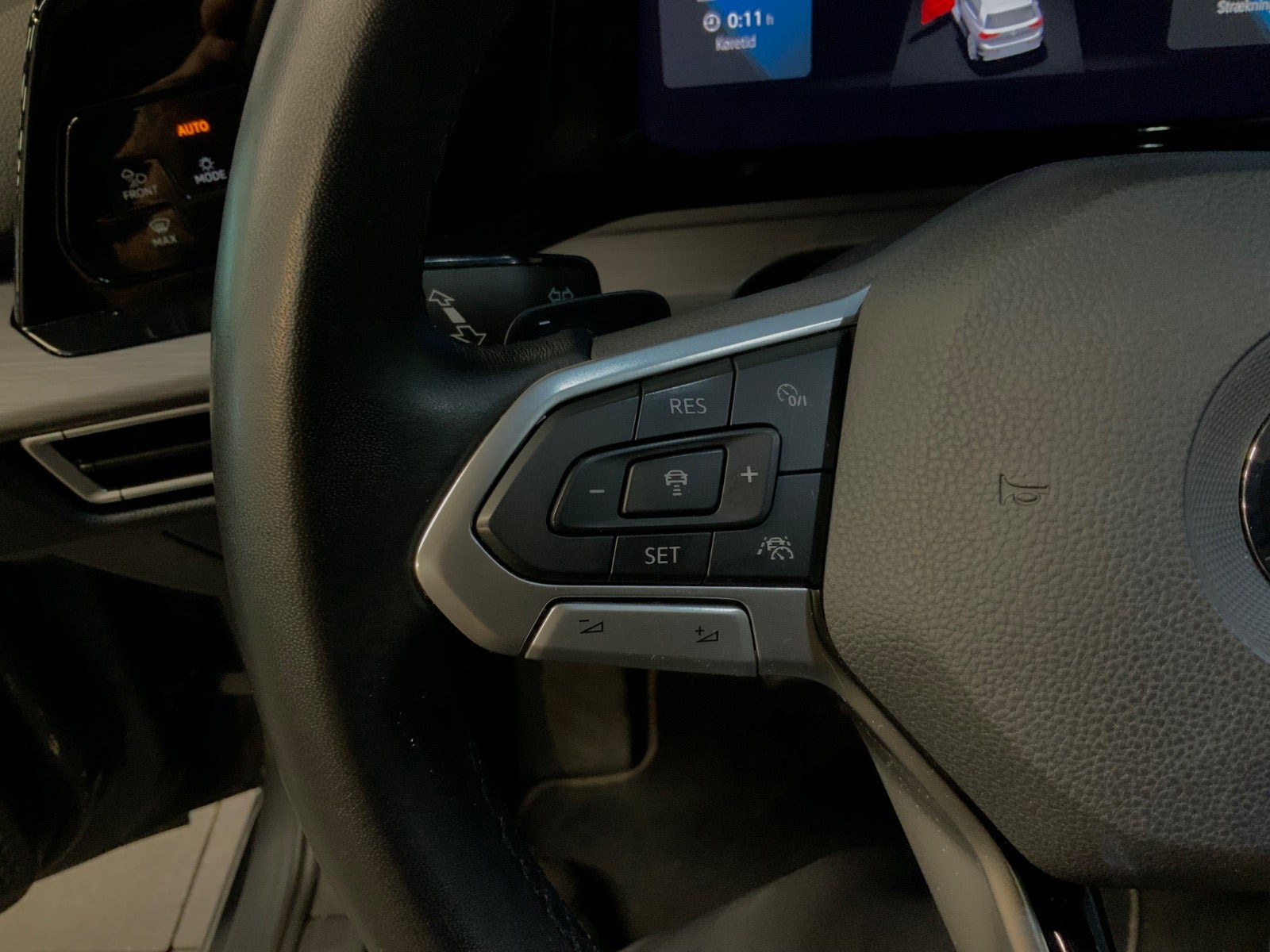 Grå VW Golf VIII fra 2021