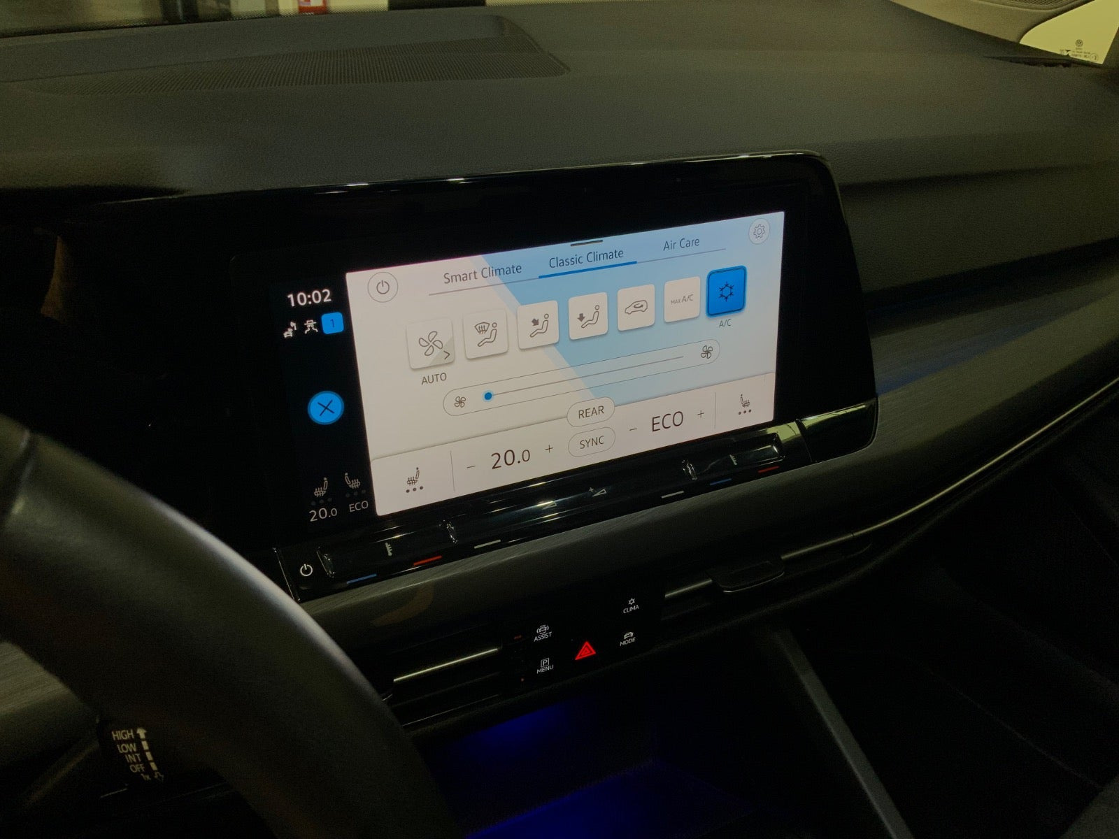 Grå VW Golf VIII fra 2021