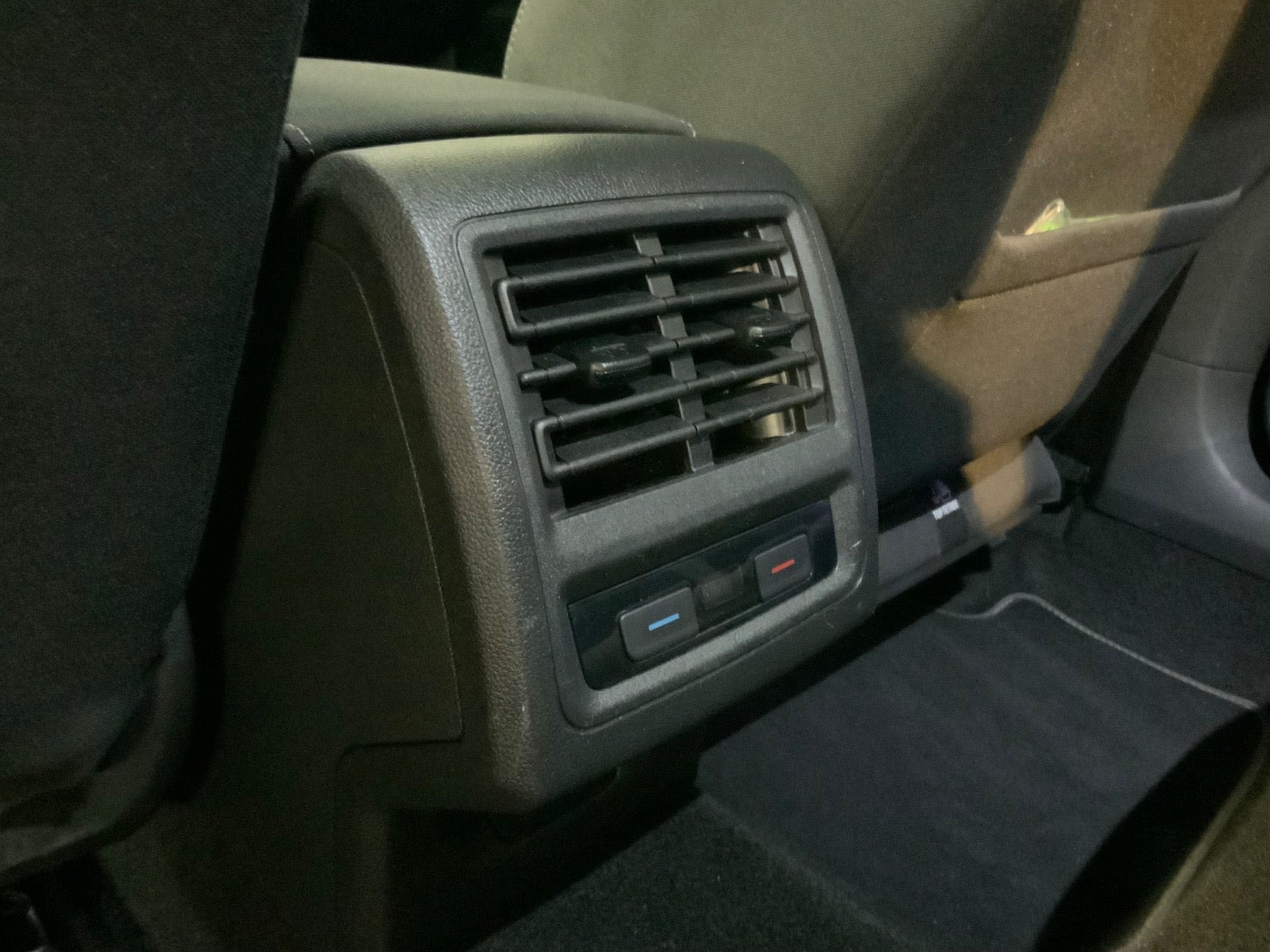 Grå VW Golf VIII fra 2021