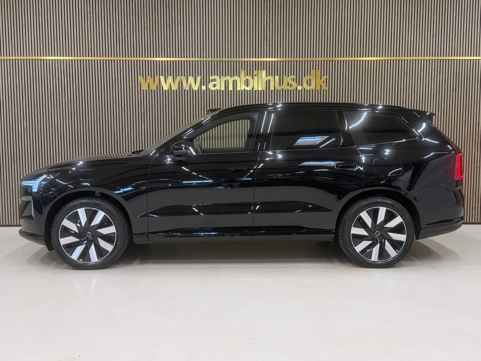 Sort Volvo EX90 fra 2025
