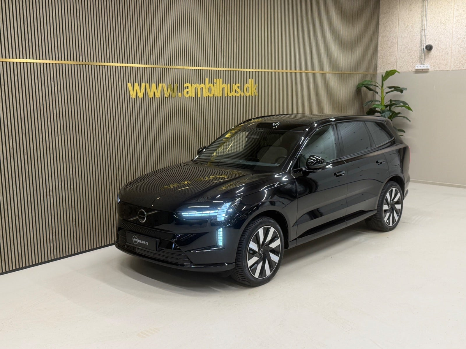 Sort Volvo EX90 fra 2025