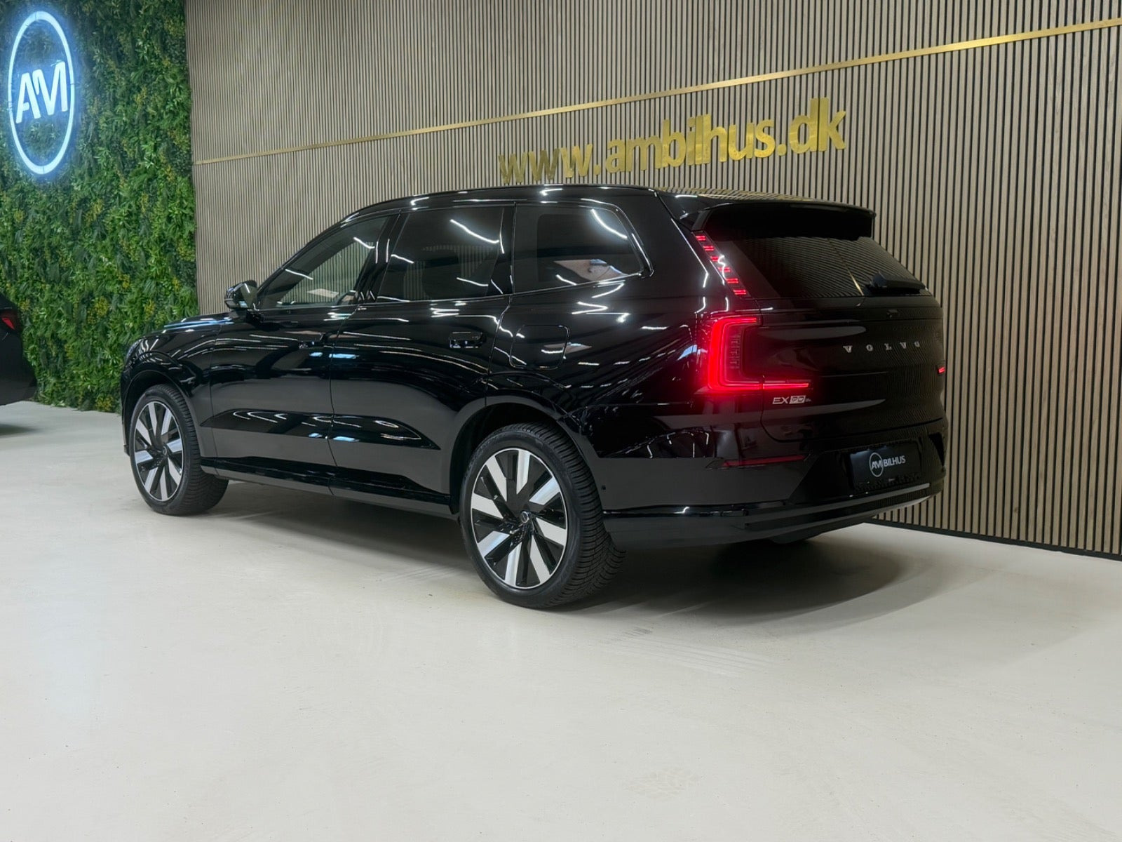Sort Volvo EX90 fra 2025